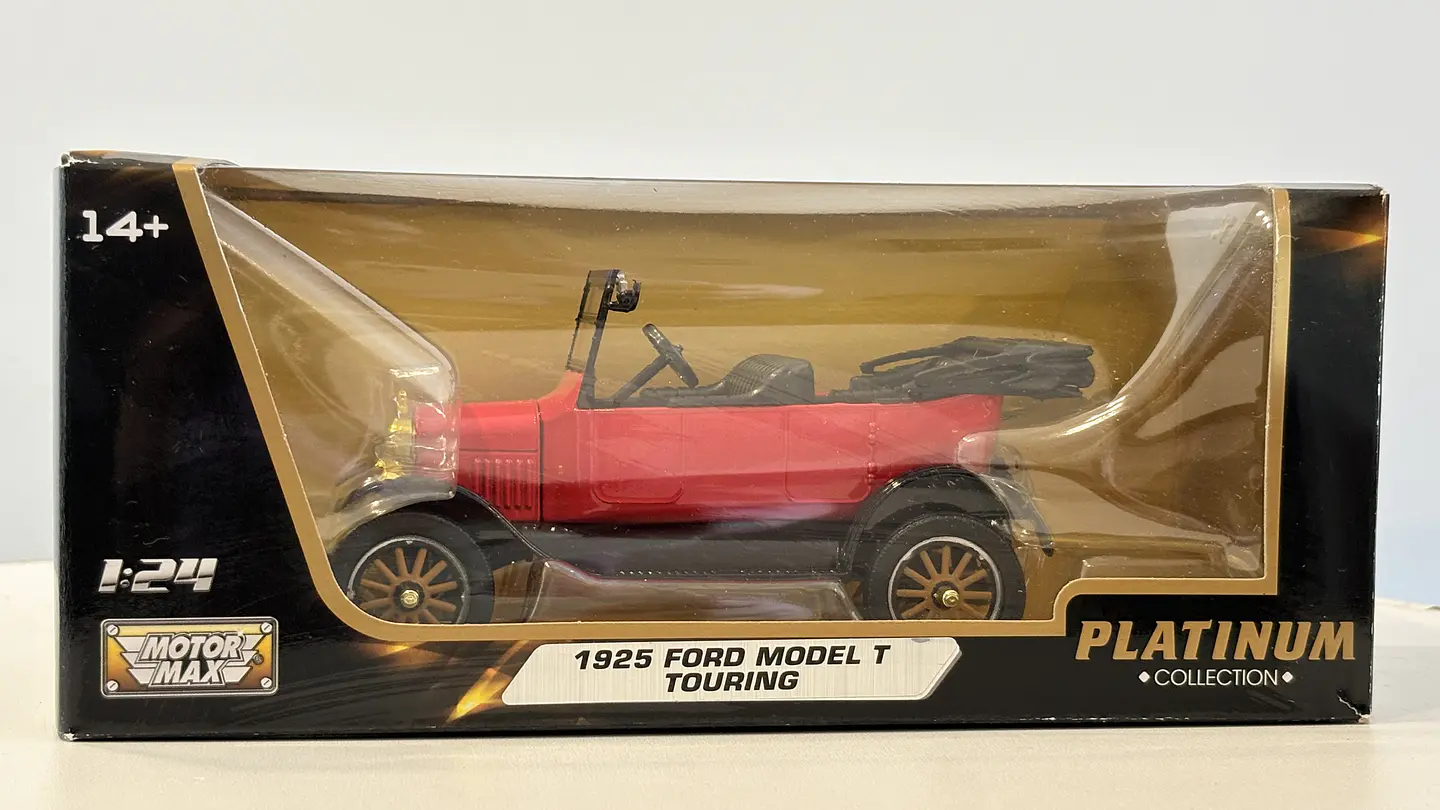 Ford Model T Touring 1925 Escala 1:24 MotorMax 11