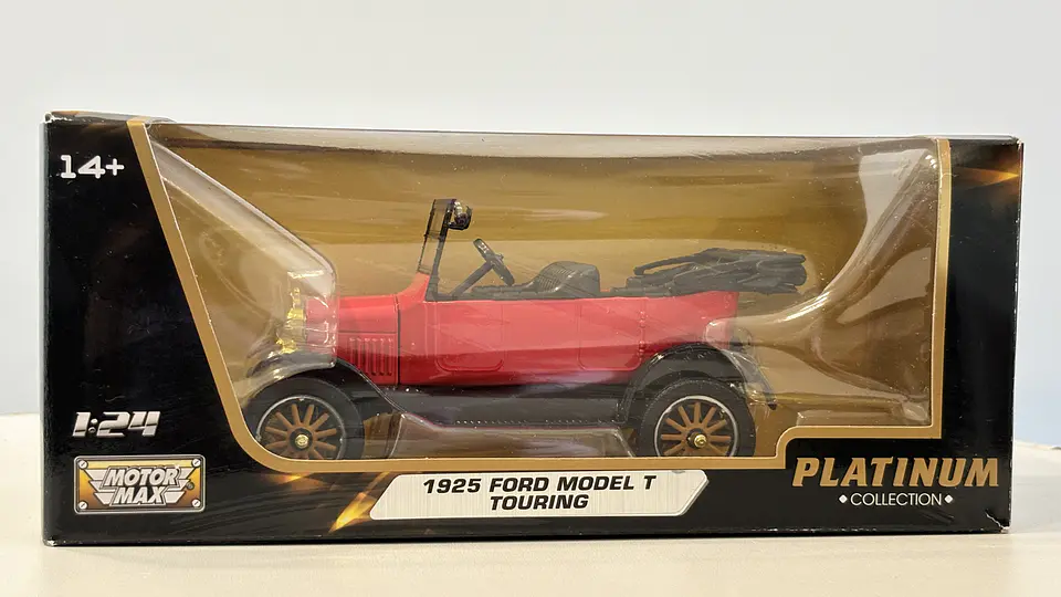 Ford Model T Touring 1925 Escala 1:24 MotorMax 11