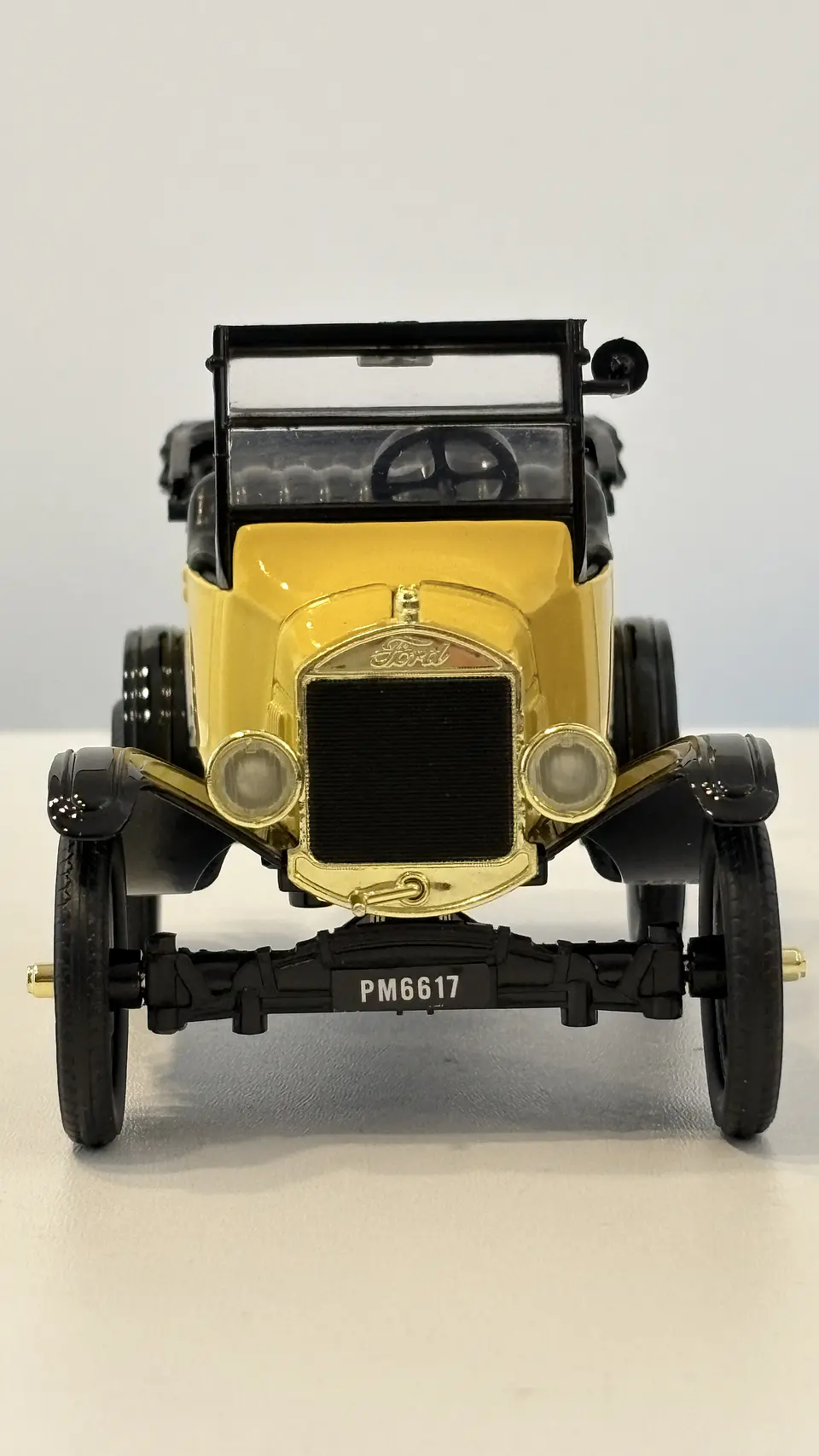Ford Model T Touring 1925 Escala 1:24 MotorMax 14