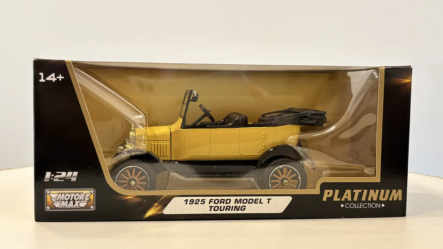 Ford Model T Touring 1925 Escala 1:24 MotorMax 22