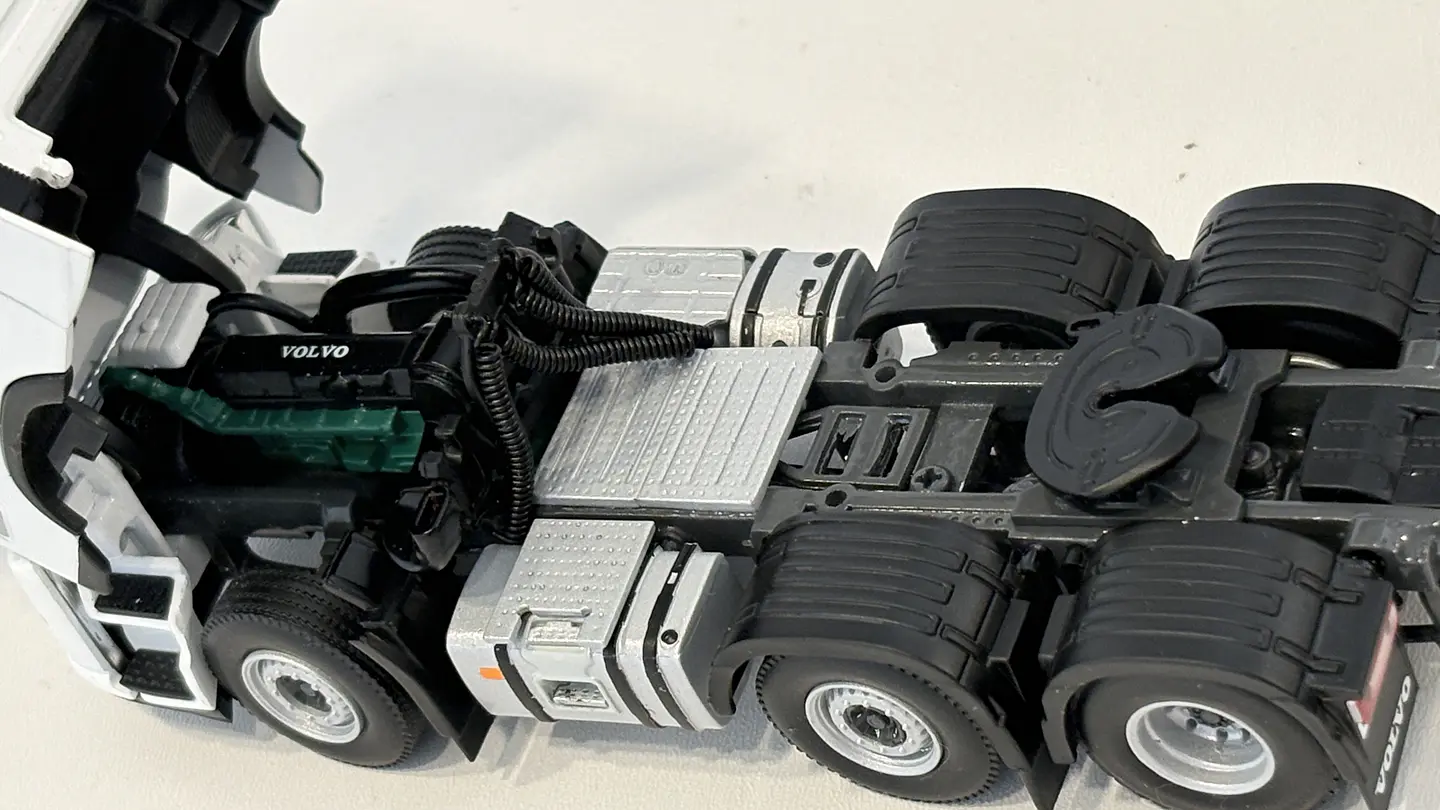 Camión Volvo FH Aero Globetrotter 6x2 | Escala 1:50 WSI Models 3