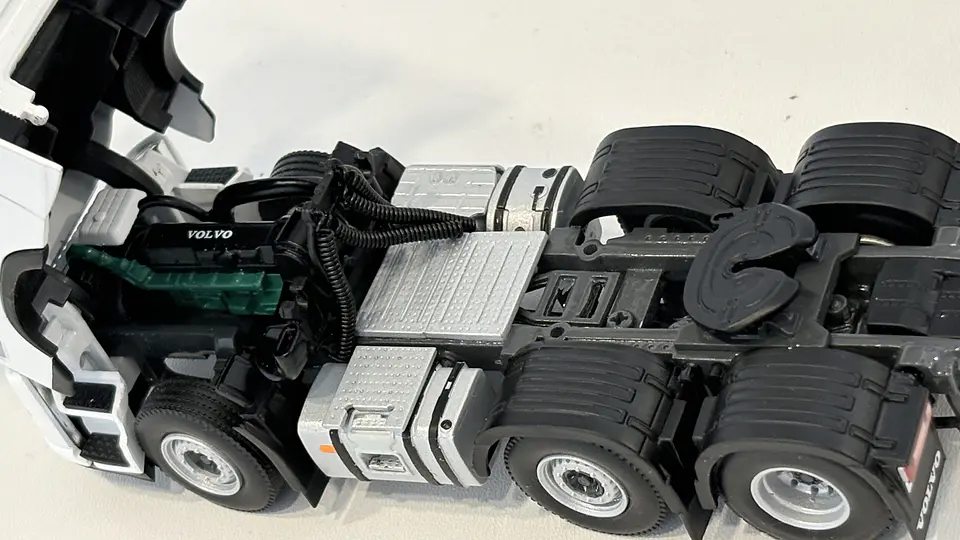 Camión Volvo FH Aero Globetrotter 6x2 | Escala 1:50 WSI Models 3