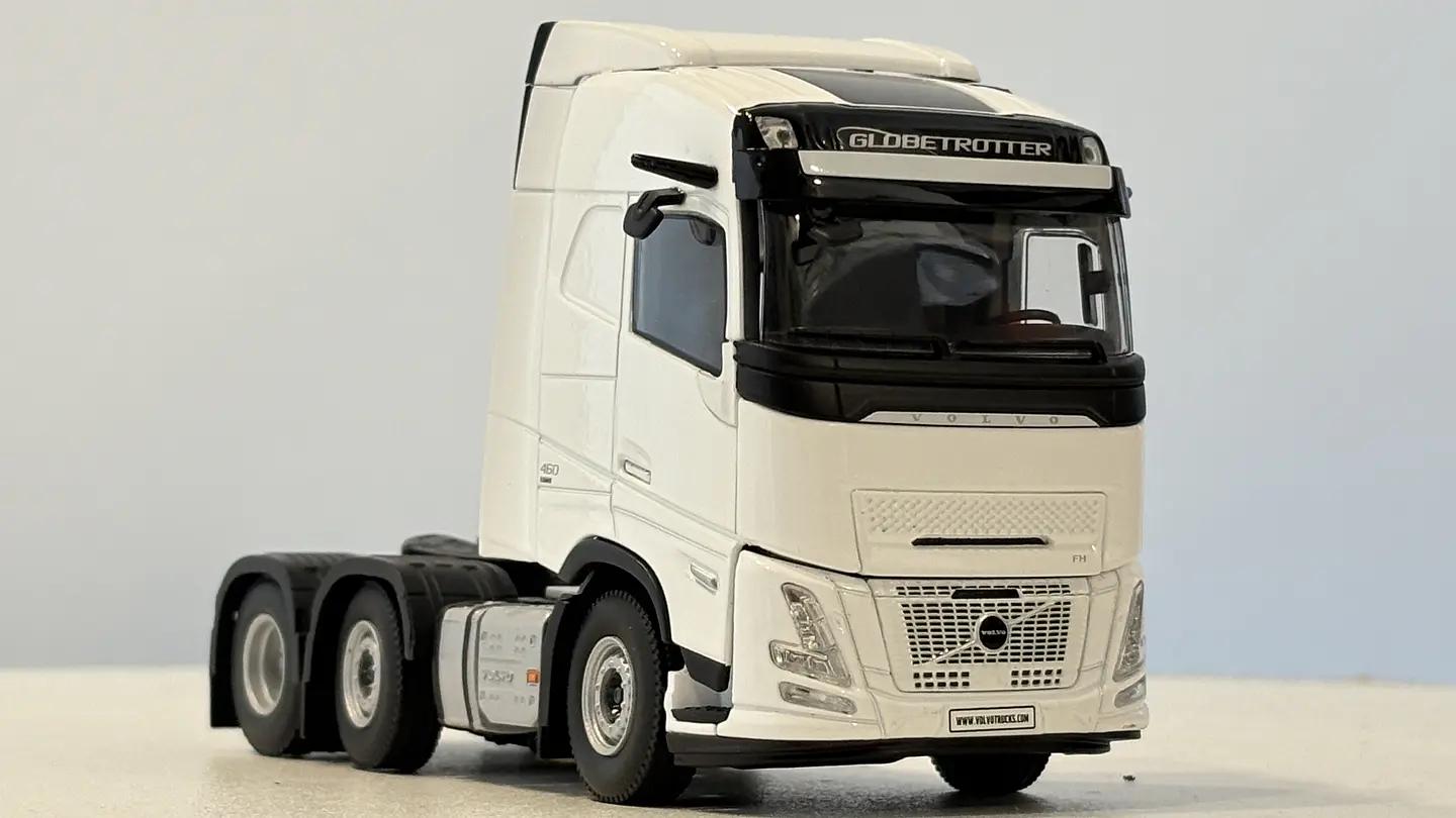 Camión Volvo FH Aero Globetrotter 6x2 | Escala 1:50 WSI Models 1