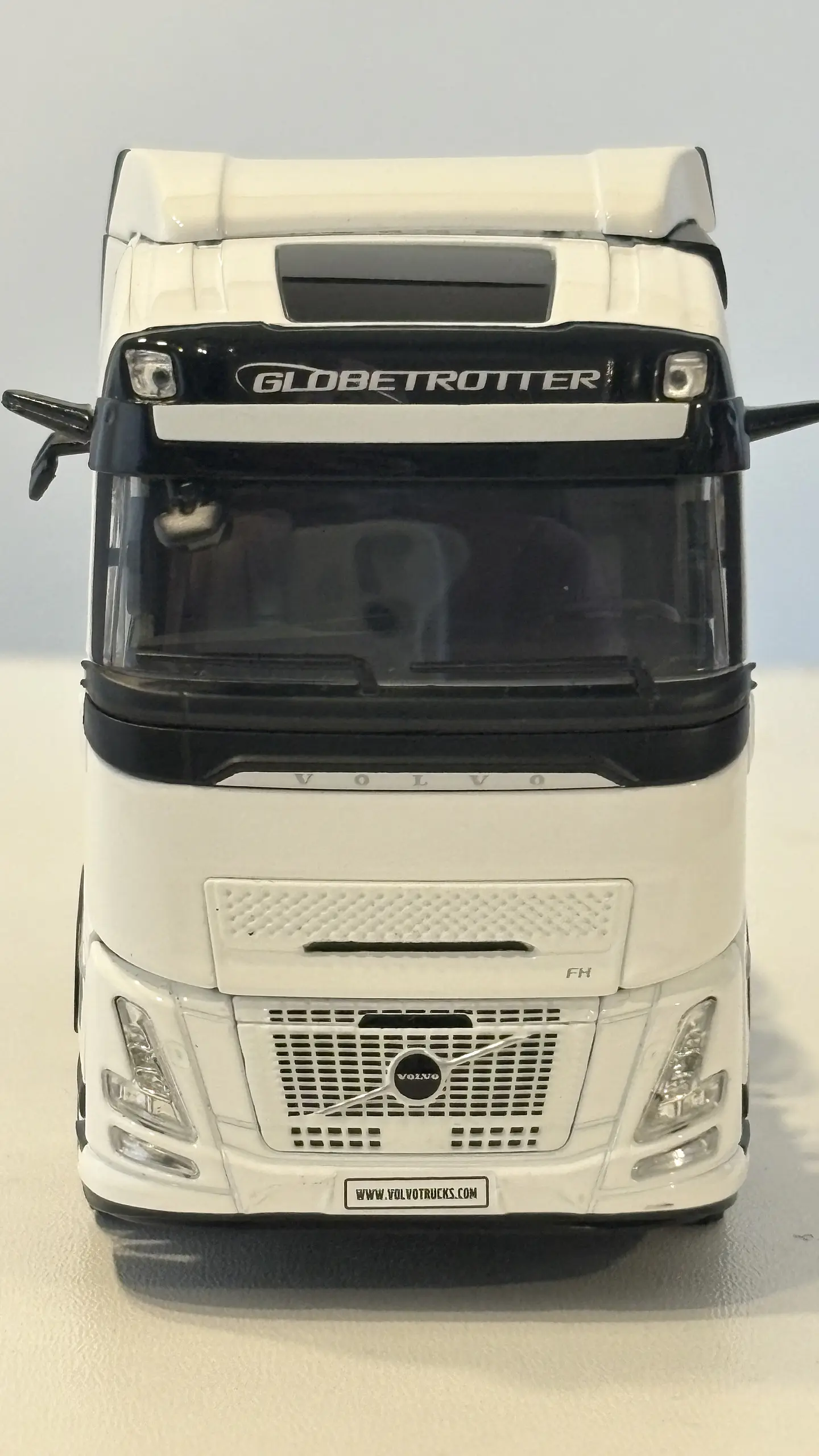 Camión Volvo FH Aero Globetrotter 6x2 | Escala 1:50 WSI Models 2