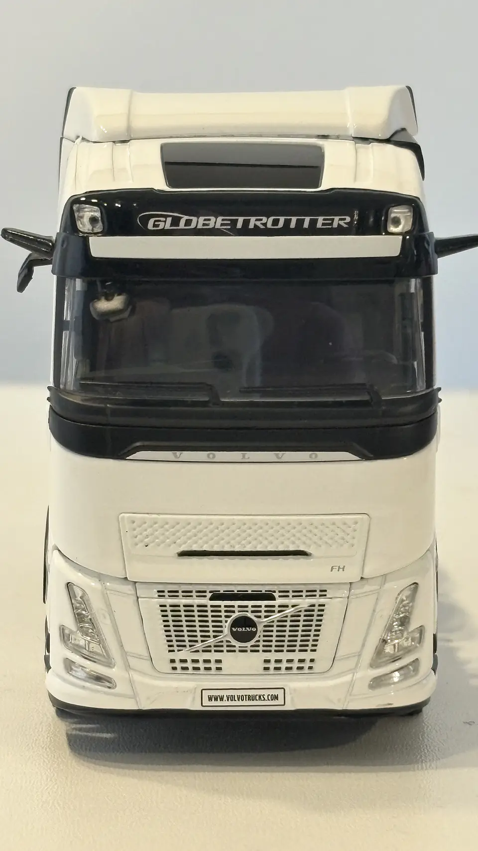 Camión Volvo FH Aero Globetrotter 6x2 | Escala 1:50 WSI Models 2