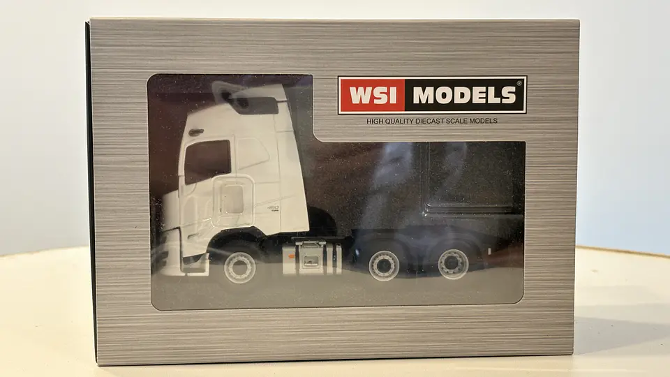 Camión Volvo FH Aero Globetrotter 6x2 | Escala 1:50 WSI Models 11