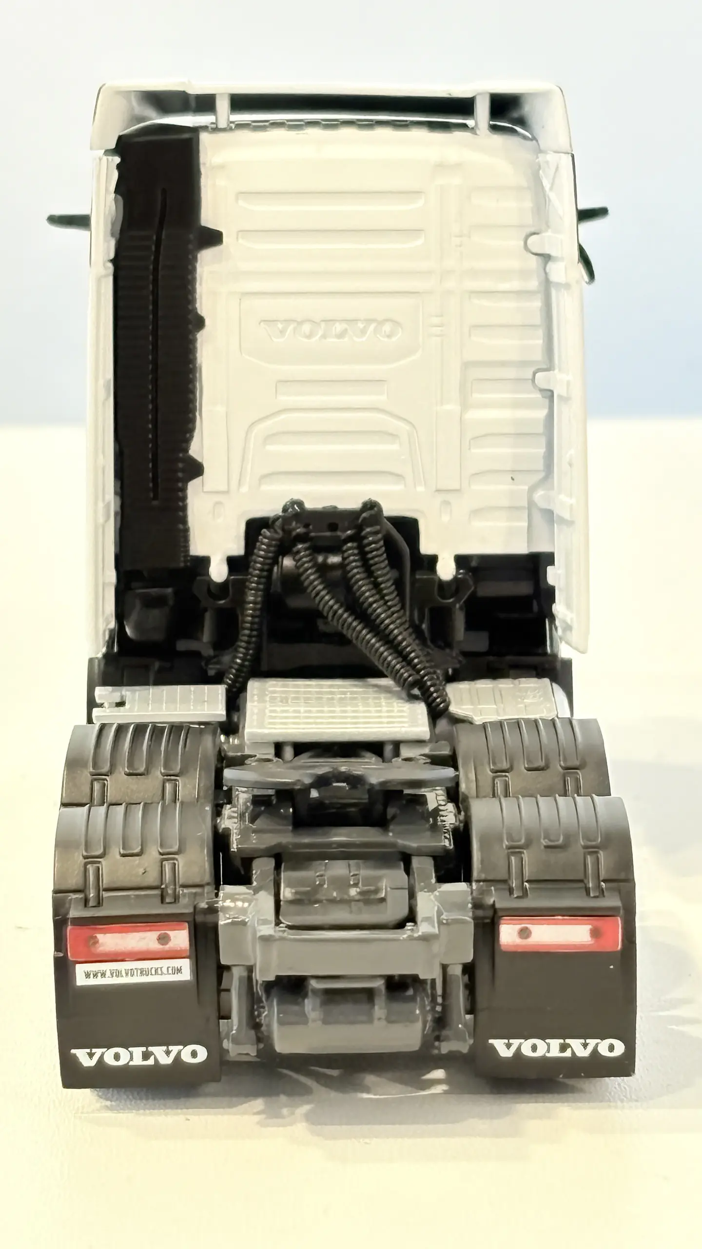 Camión Volvo FH Aero Globetrotter 6x2 | Escala 1:50 WSI Models 7