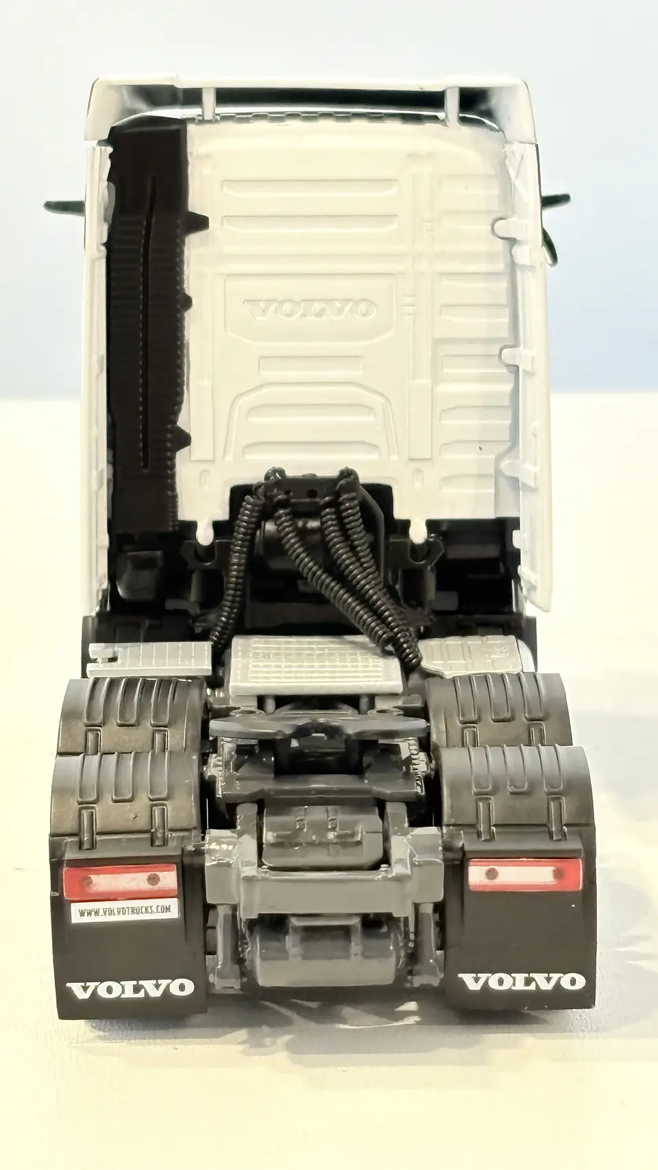 Camión Volvo FH Aero Globetrotter 6x2 | Escala 1:50 WSI Models 7