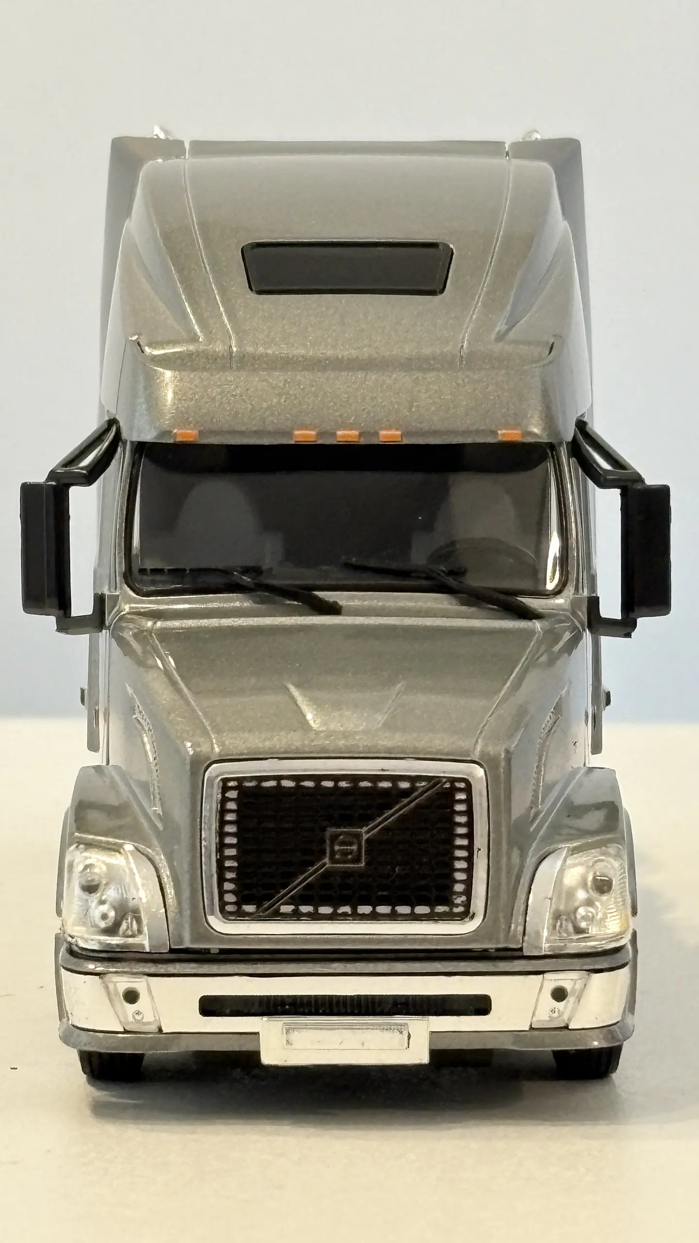 Camión Volvo VN 780 6x4 Escala 1:50 WSI Models 2