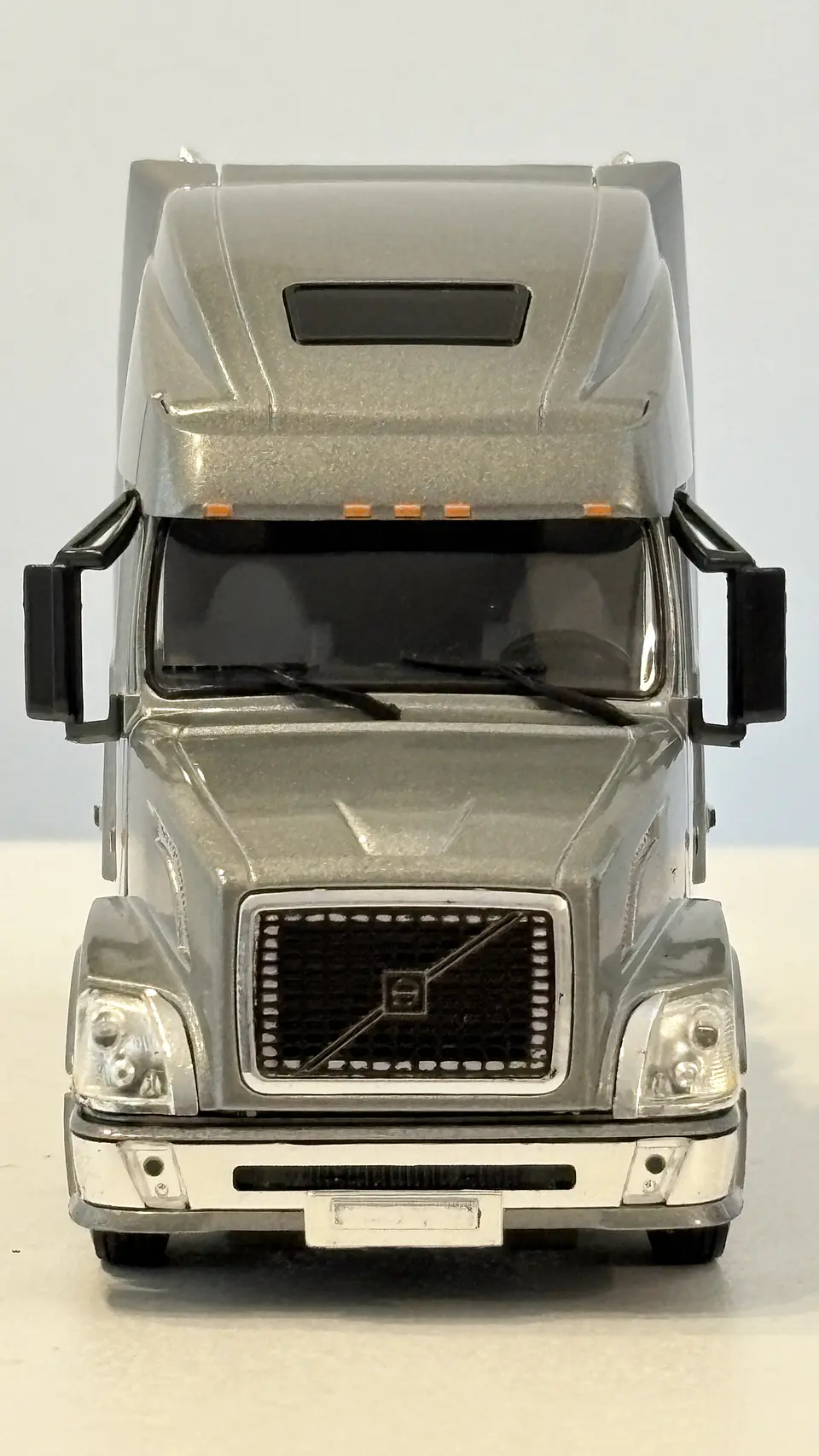 Camión Volvo VN 780 6x4 Escala 1:50 WSI Models 2
