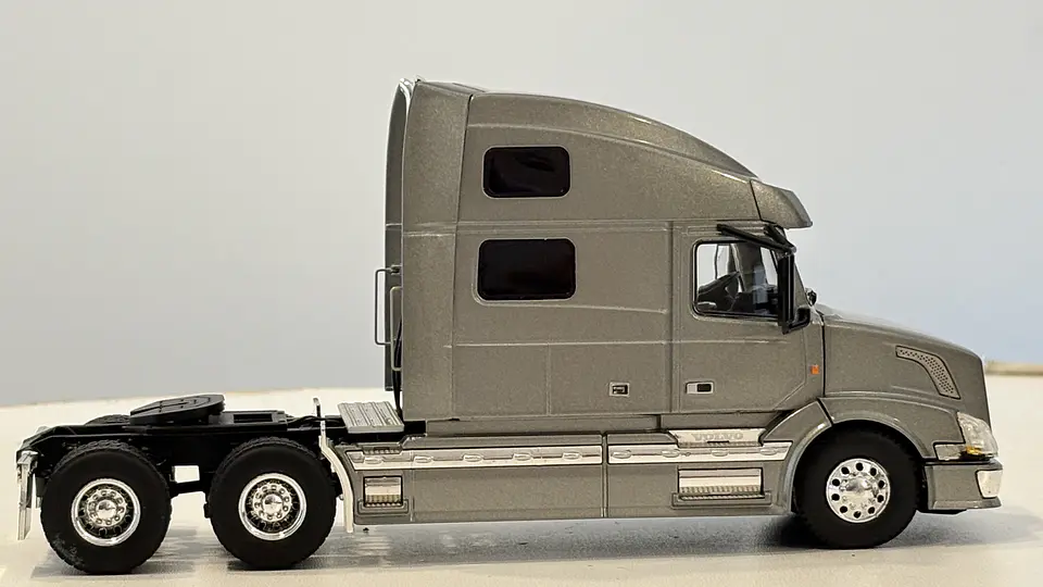 Camión Volvo VN 780 6x4 Escala 1:50 WSI Models 8