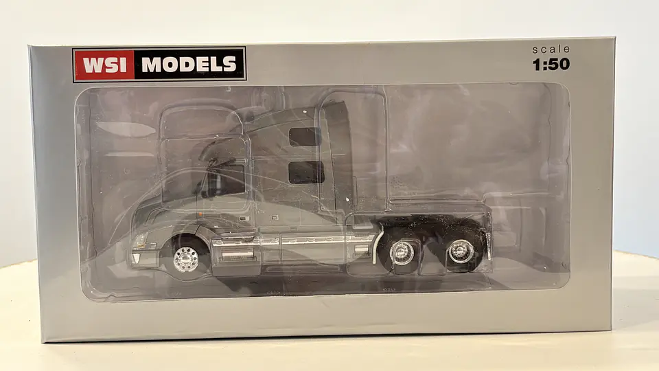 Camión Volvo VN 780 6x4 Escala 1:50 WSI Models 10