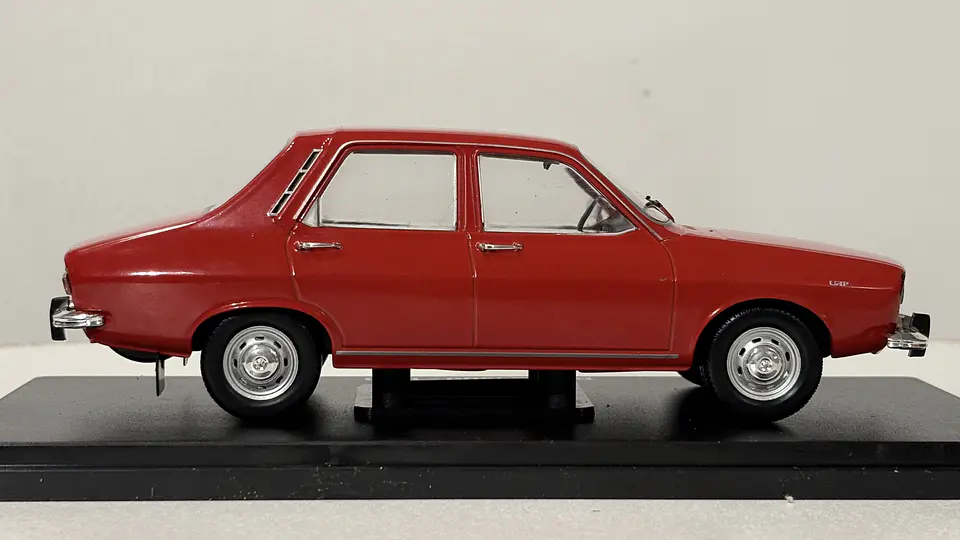 Auto Renault R12  (Dacia - 1300) 1970. Edicola 1:24 4