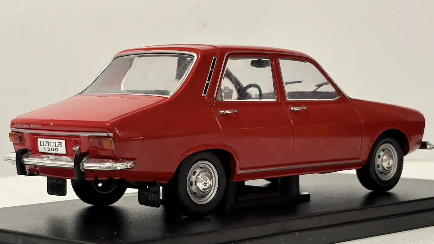 Auto Renault R12  (Dacia - 1300) 1970. Edicola 1:24 5