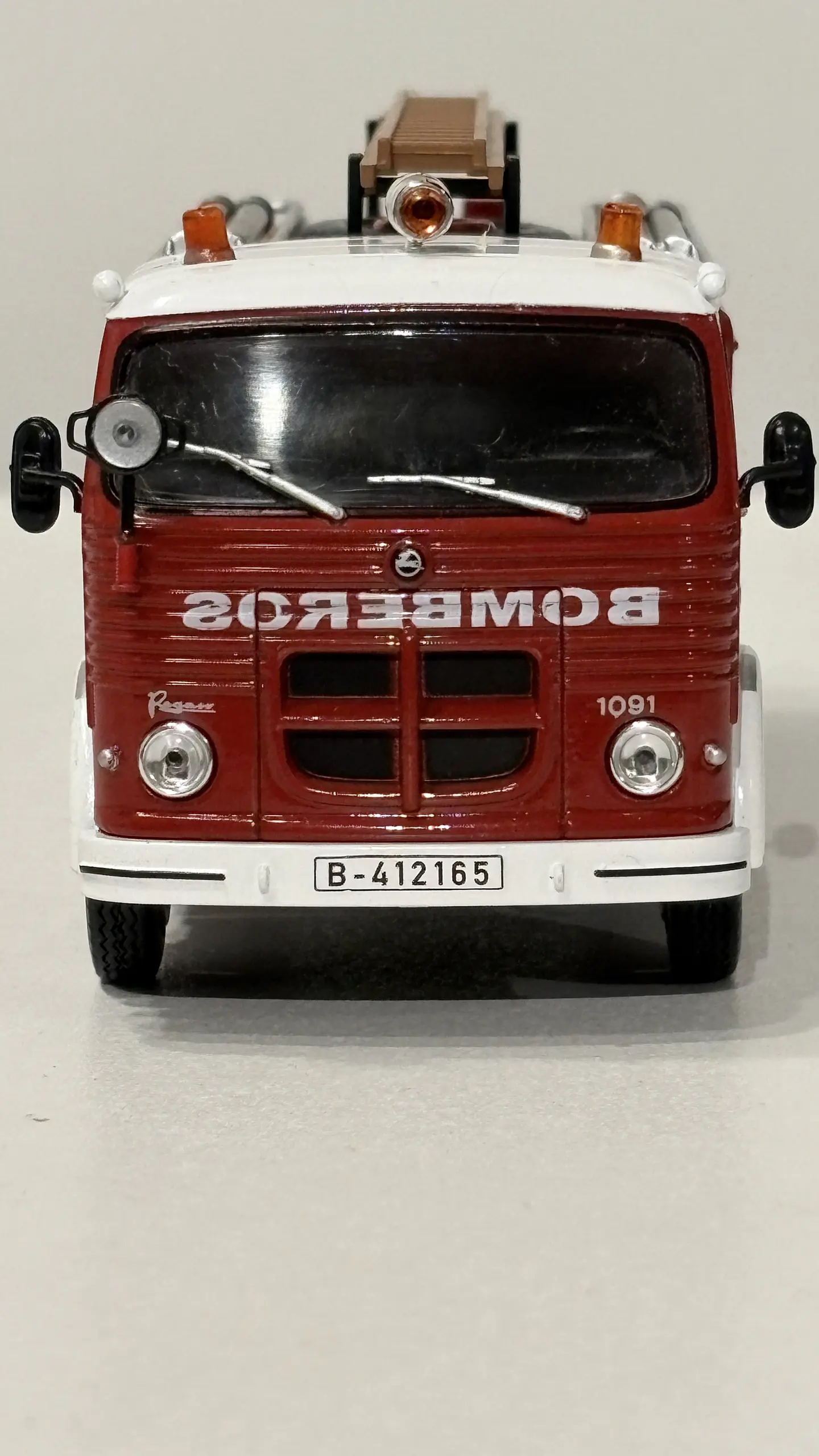 Camión de Bomberos Pegaso 1091/1 - España  1963 |  Edicola Magazine 1/43  2