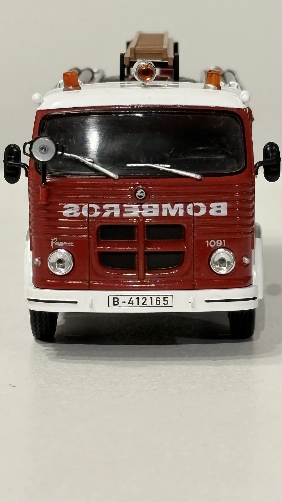 Camión de Bomberos Pegaso 1091/1 - España  1963 |  Edicola Magazine 1/43  2