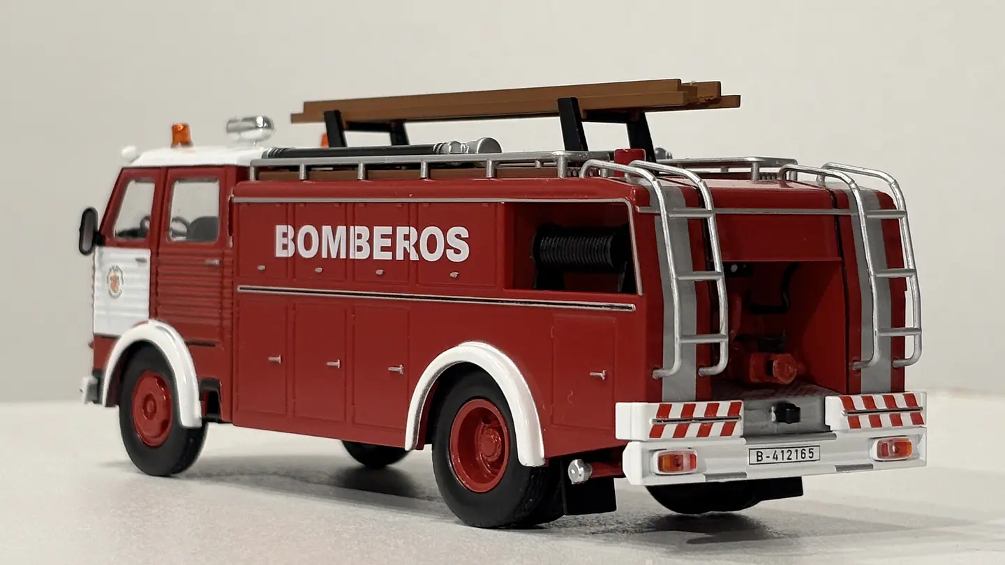 Camión de Bomberos Pegaso 1091/1 - España  1963 |  Edicola Magazine 1/43  6