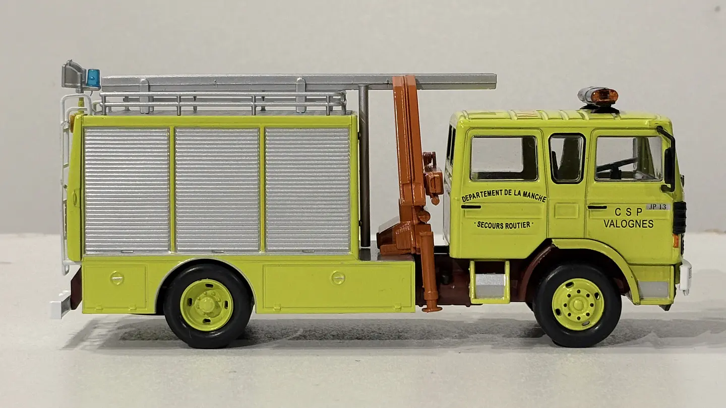 Camión de Bomberos Renault JP13 - Francia  1989 | Edicola Magazine 1/43  4