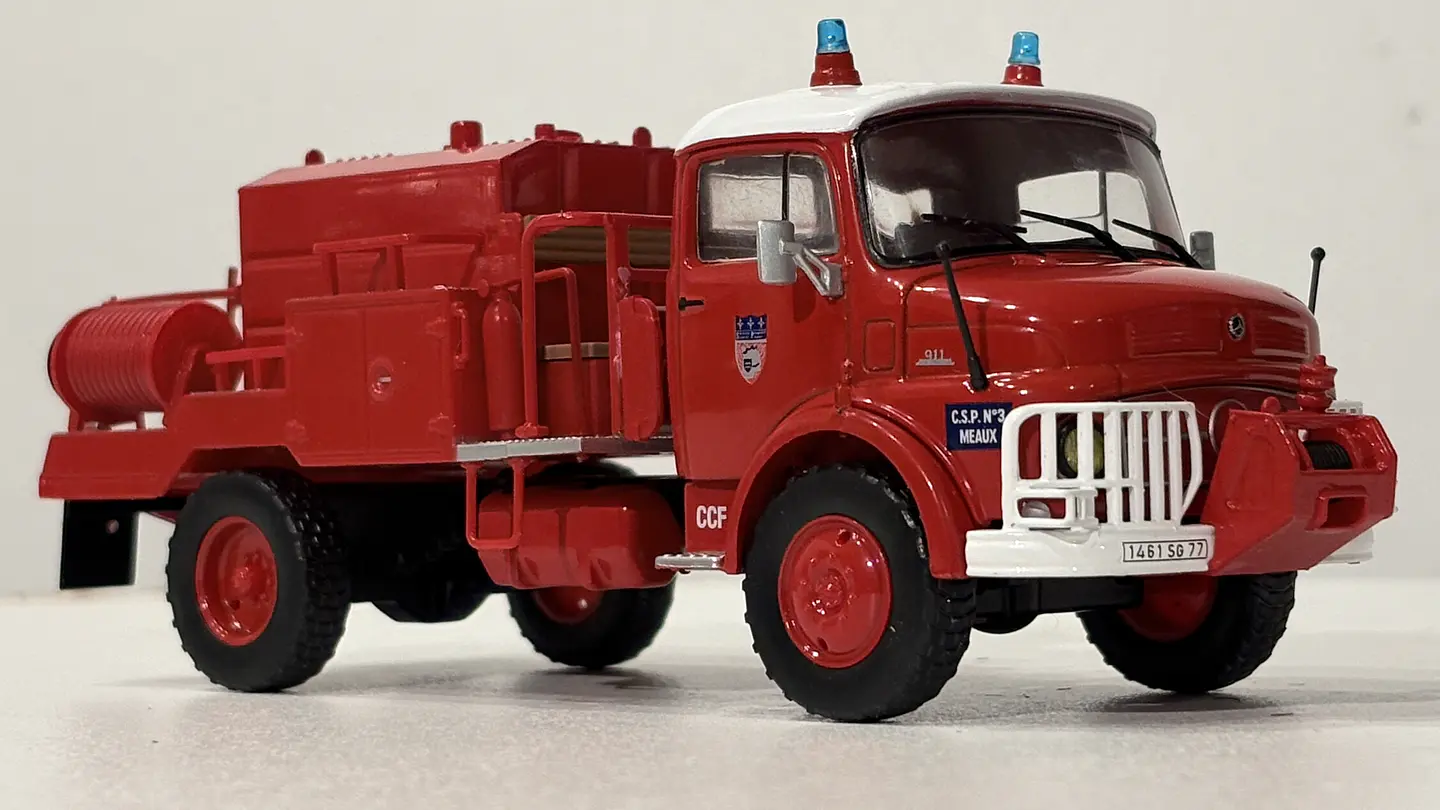 Camión de Bomberos Mercedes-Benz LAF 911 (1973) Edicola 1:43 3