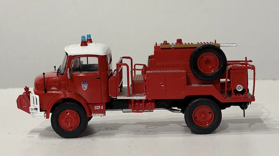 Camión de Bomberos Mercedes-Benz LAF 911 (1973) Edicola 1:43 8