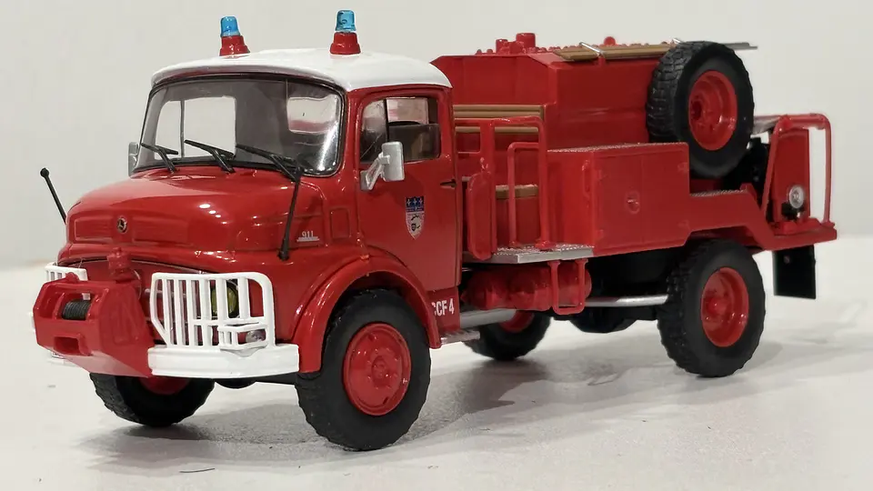 Camión de Bomberos Mercedes-Benz LAF 911 (1973) Edicola 1:43 1