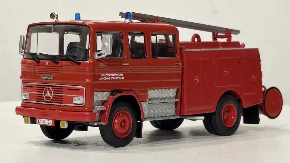 Camión de Bomberos Mercedes LP 1113 (1975) Edicola 1:43 1