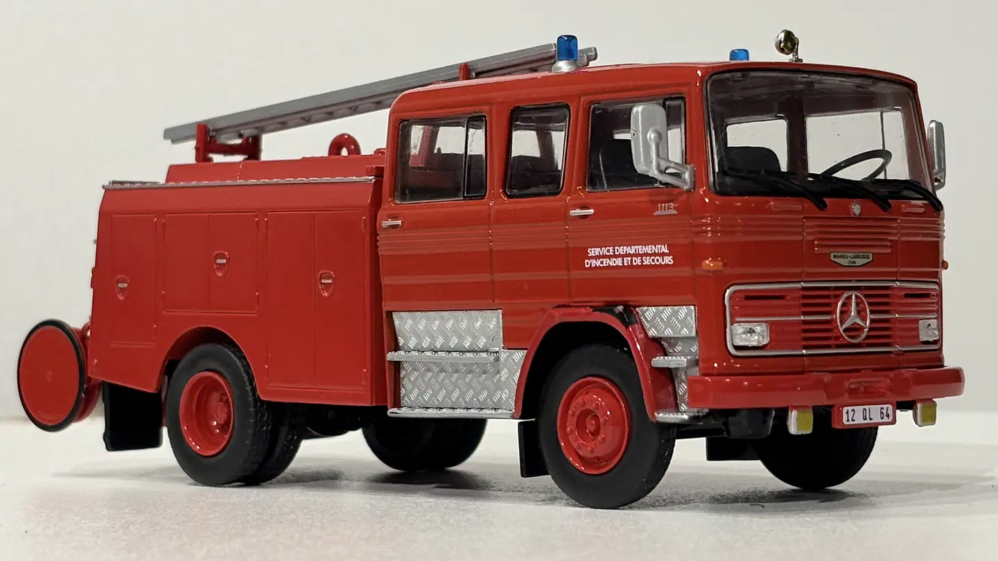 Camión de Bomberos Mercedes LP 1113 (1975) Edicola 1:43 3