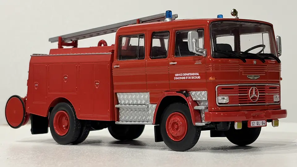 Camión de Bomberos Mercedes LP 1113 (1975) Edicola 1:43 3