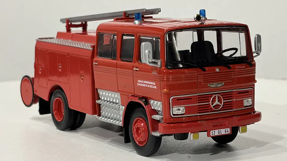Camión de Bomberos Mercedes LP 1113 (1975) Edicola 1:43 9