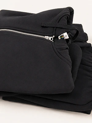 pack pantalón de buzo negro y polerón con cierre