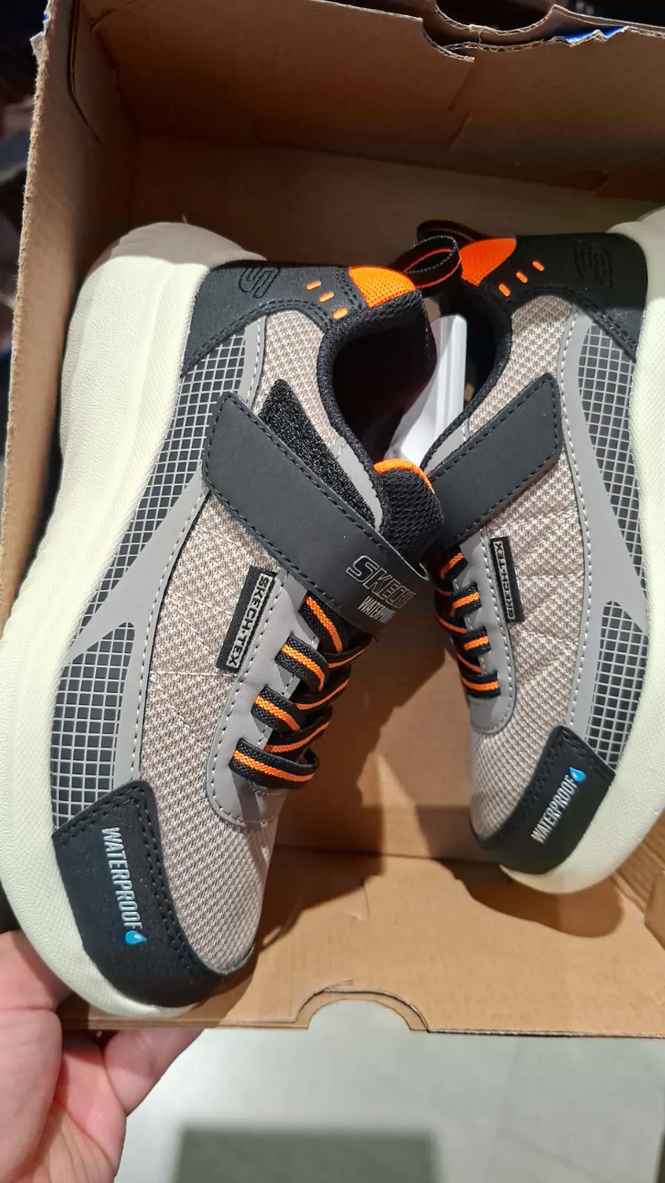 Proveedor de zapatillas originales y alternativas, ropa, accesorios y bolsos  10