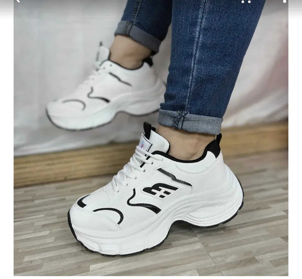 Proveedor de zapatillas originales y alternativas, ropa, accesorios y bolsos  22