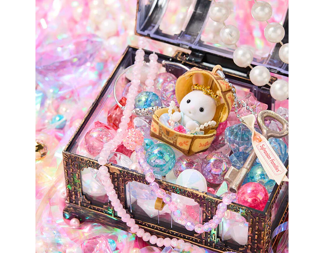 Sylvanian Families – Llavero Bebé Conejo Blanco “Cofre del Tesoro”
