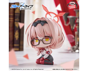Chinatsu sentada – Figura Blue Archive Banpresto