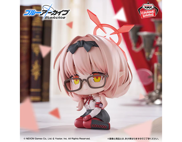 Chinatsu sentada – Figura Blue Archive Banpresto