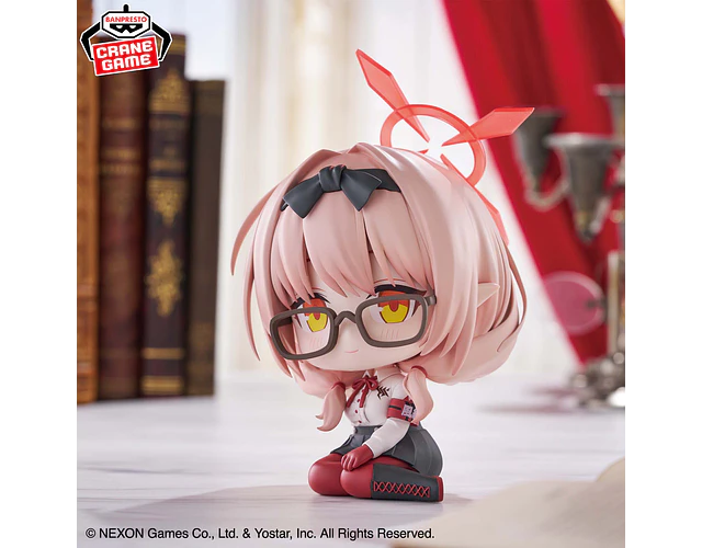 Chinatsu sentada – Figura Blue Archive Banpresto