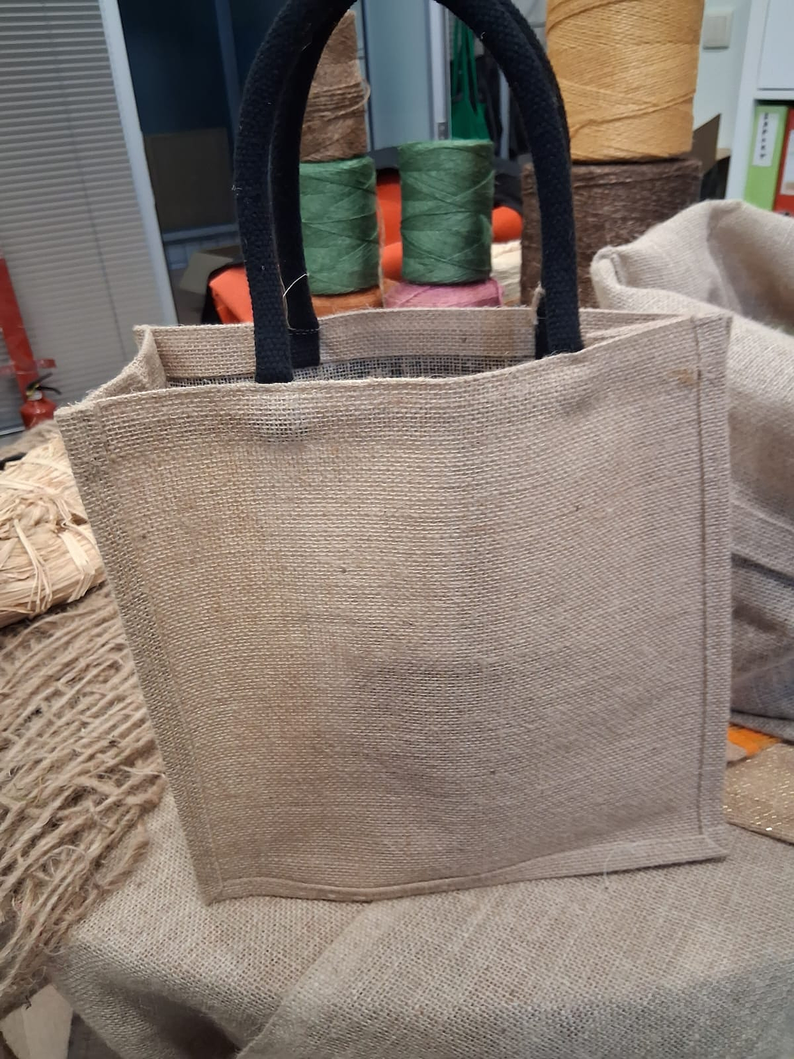 Natural Jute Bag with Black Cotton Handles — Black Floral Print (30×15×30 cm) 3