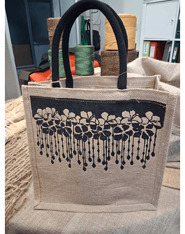 Saco em Juta Natural com Alças em Algodão Preto — Estampado Floral Preto (30×15×30 cm)