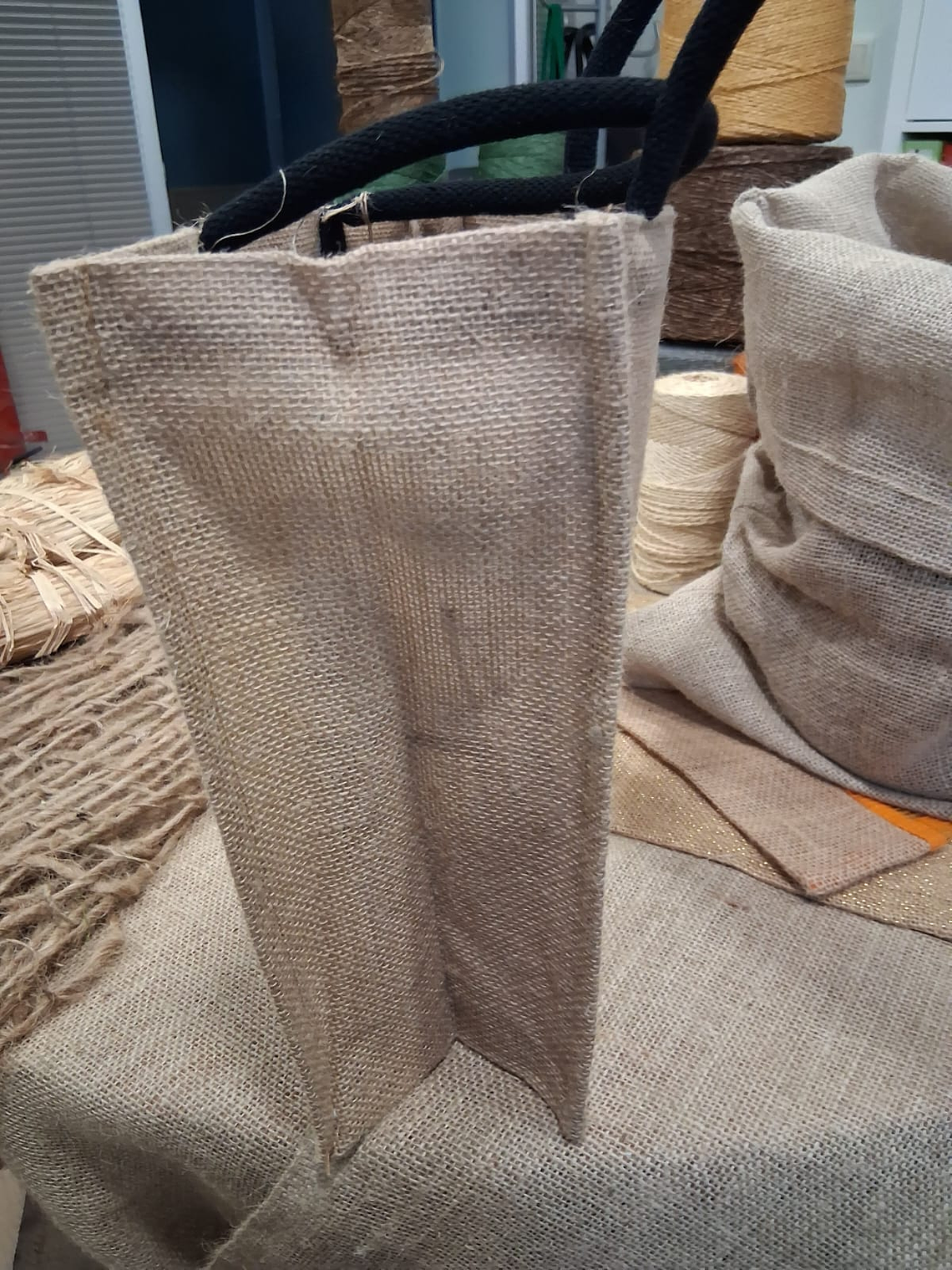 Natural Jute Bag with Black Cotton Handles — Black Floral Print (30×15×30 cm) 4