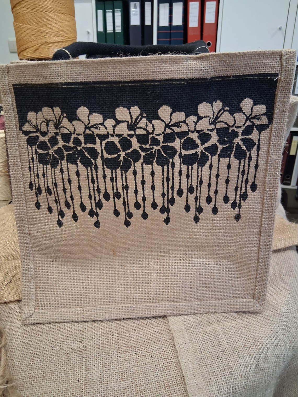 Natural Jute Bag with Black Cotton Handles — Black Floral Print (30×15×30 cm) 2