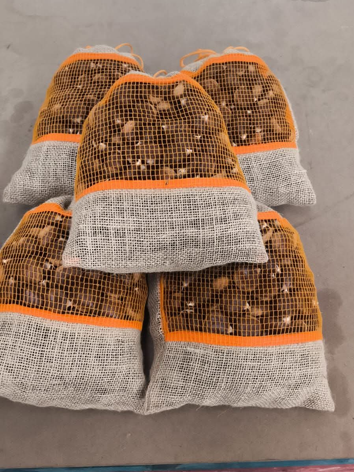 Saco de Serapilheira com janela em rede laranja 22x30cm  2