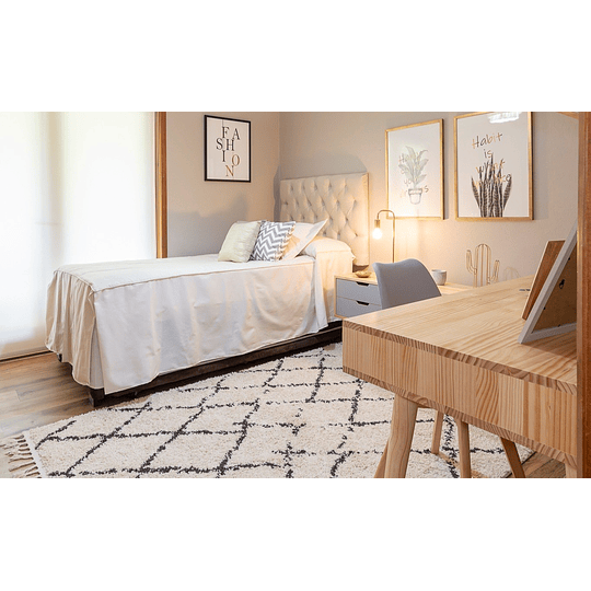 Dormitorio Soñado, Incluye 1 Cubrecama + 1 Piecera Remi con cojines 55x35 del mismo diseño+ 2 cojines decorativos de 45x45