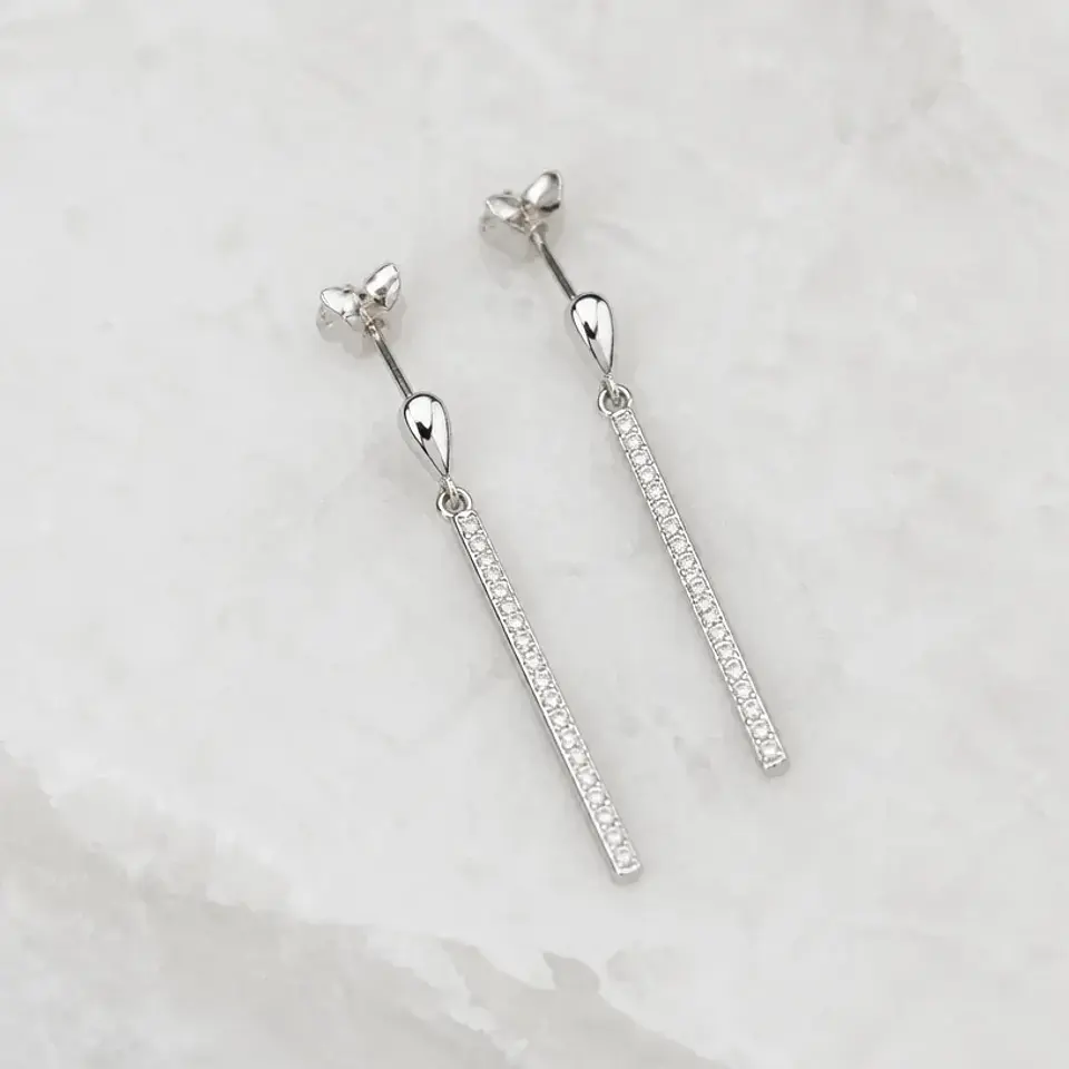 Brincos Haste em Ouro Branco 18k 1