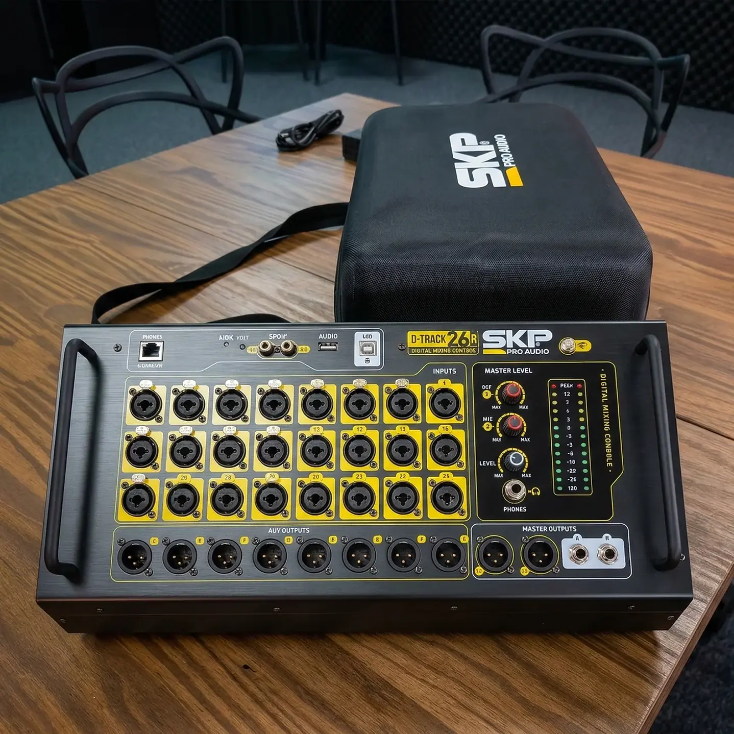 Consola Digital SKP D-Track 26R de 24 Canales 5