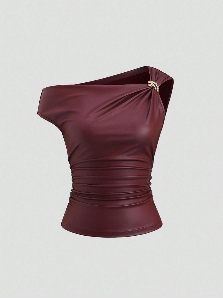 BLUSA DE CUERINA CON BROCHE DORADO 1