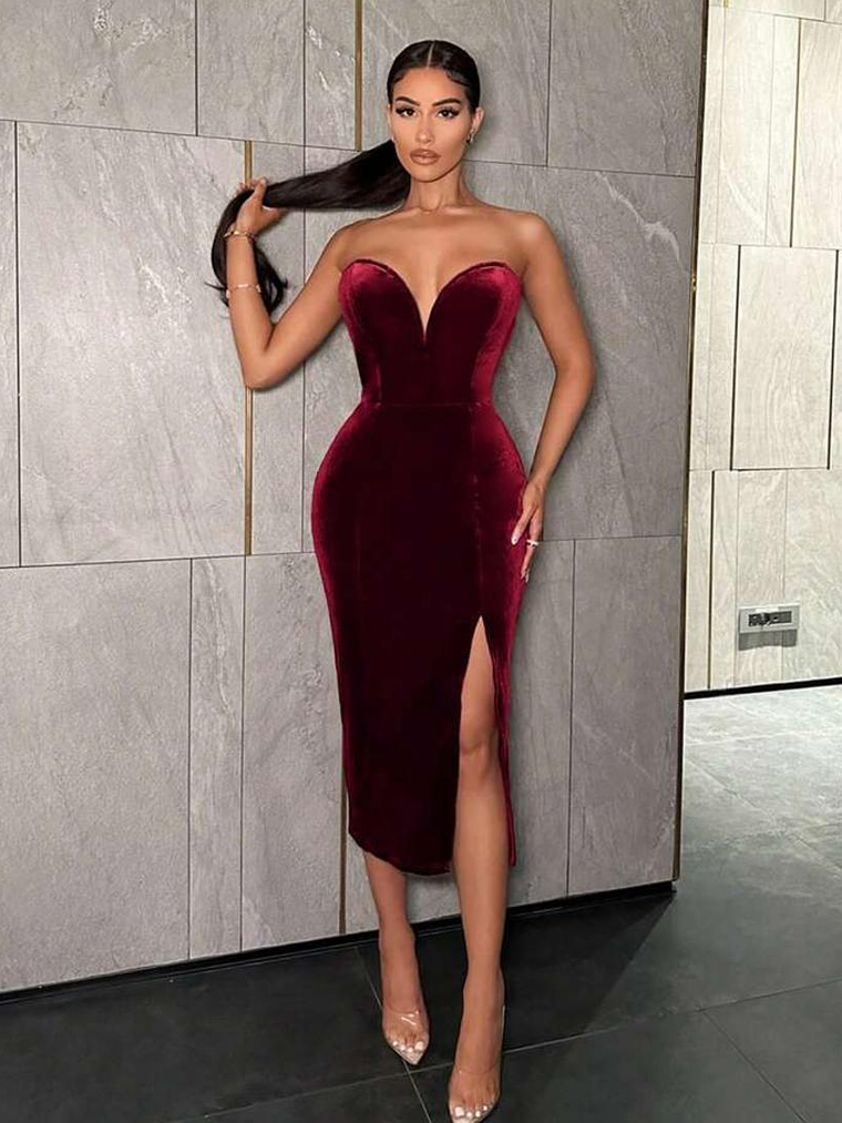 VESTIDO DE TERCIOPELO CON ESCOTE EN FORMA DE CORAZON 1