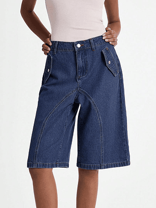 BERMUDA DE DENIM CON COSTURAS DE DETALLE