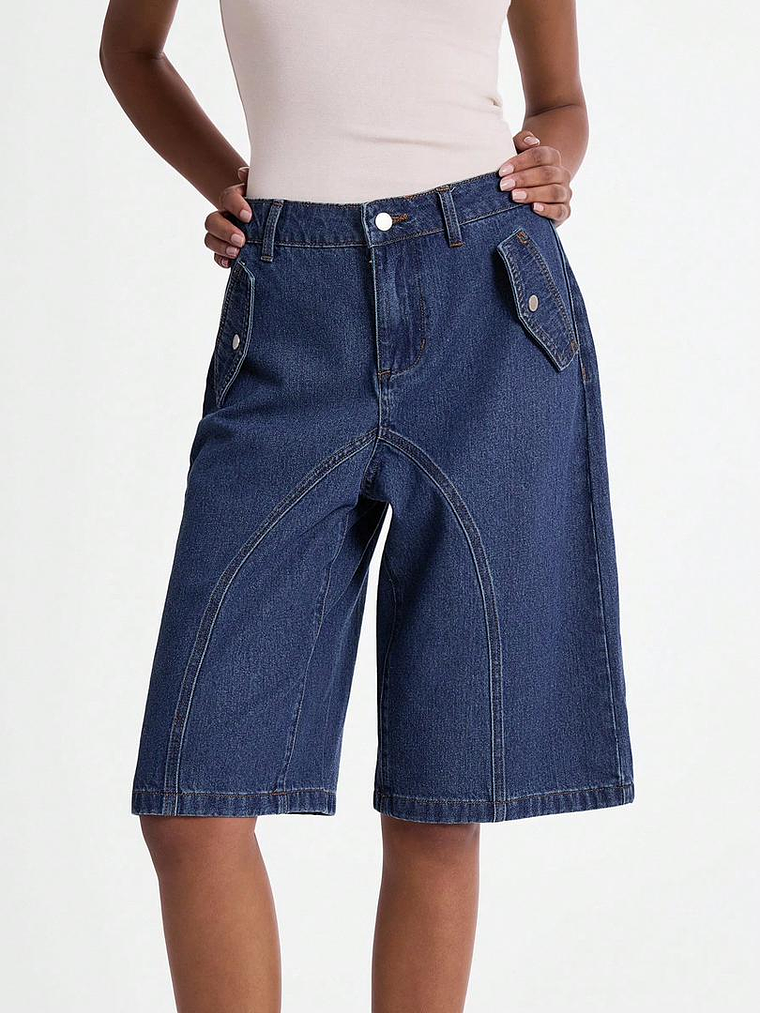 BERMUDA DE DENIM CON COSTURAS DE DETALLE 1