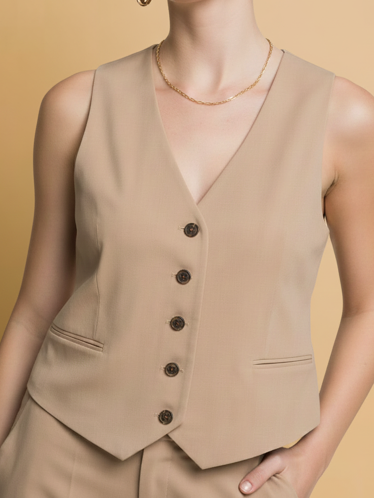 CHALECO BASICO CON BOLSILLOS A LOOS LADOS  1