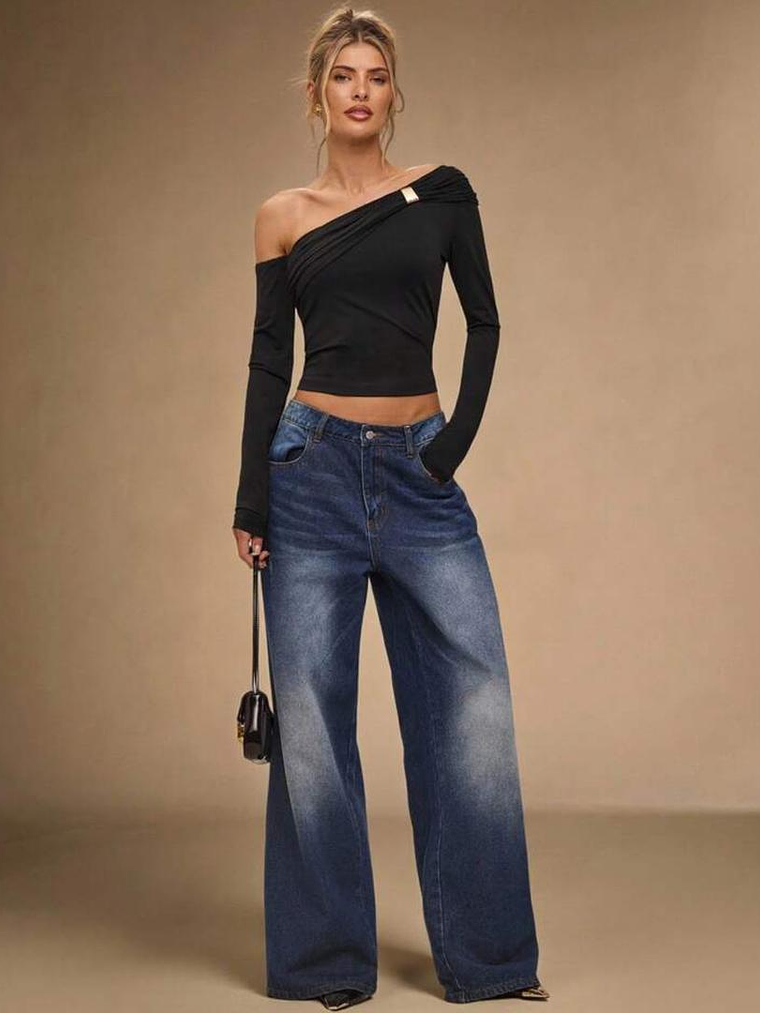 TOP DE HOMBRO CAIDO CON BROCHE DORADO 1